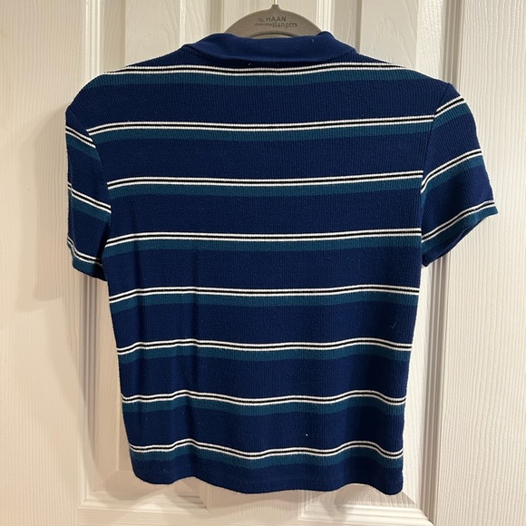 Garage Cropped Button Up - Picture 2 of 2